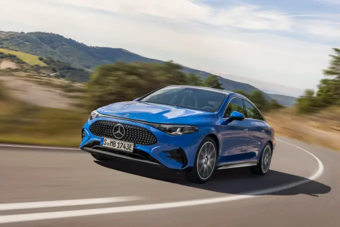 Mercedes CLA kan inte ladda överallt – problem eller pionjär?