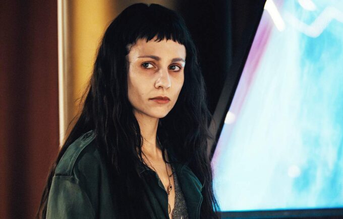 Omedelbar succé för nya SVT-serien som ”både underhåller och berör”